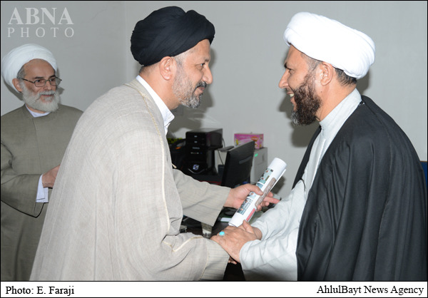 صور/ زيارة الامين الخاص لمزار الصحابي ميثم التمار للمجمع العالمي لاهل البيت (ع) ووكالة "ابنا"