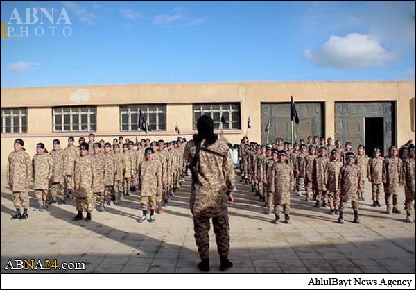 Da'ish na horas da yara kanana.