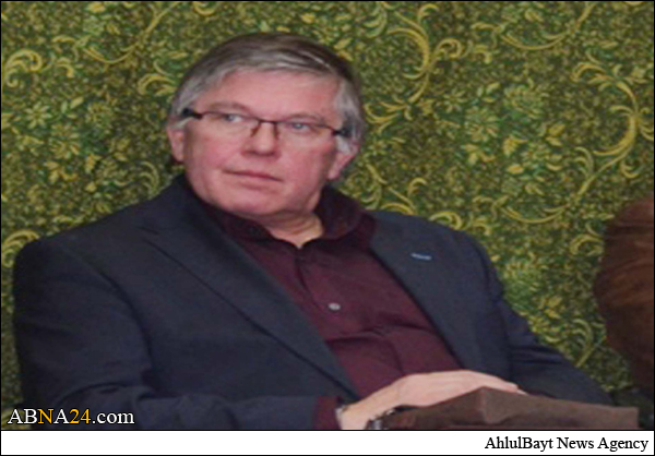 بروفسور ألماني يشهر اسلامه ويختار المذهب الأثني عشري في مدينة كرج الايرانية