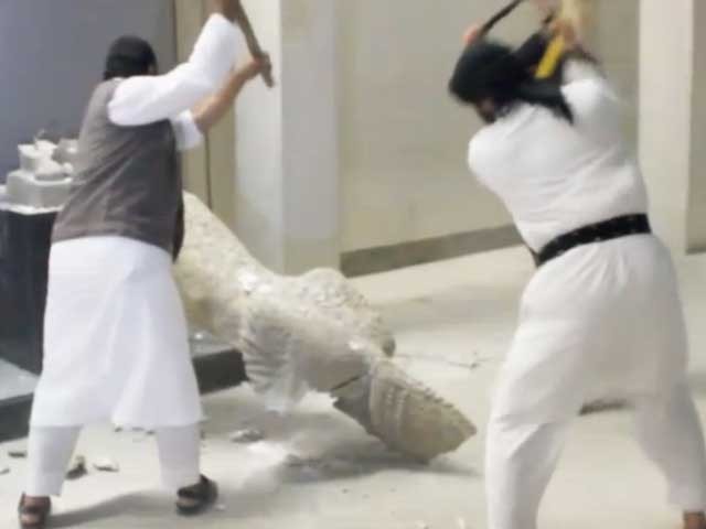 داعش دہشت گردوں نے عراق میں تاریخی نوادرات اور مجسموں کو تباہ کردیا