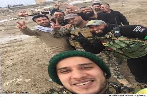 IŞİD’le savaşan Iraklı direnişçilerden savaş meydanında selfi / Foto