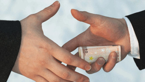 کیا انسانی حقوق تنظیم بھی رشوت لیتے ہیں