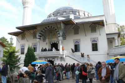Hamburg City officially recognizes Muslim festivals