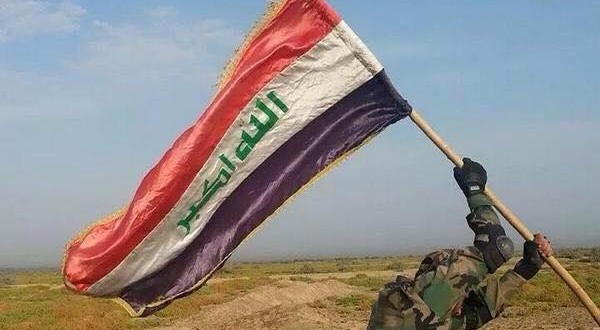 رفع العلم العراقي في منطقة شرقي تكريت بعد تحريرها من داعش