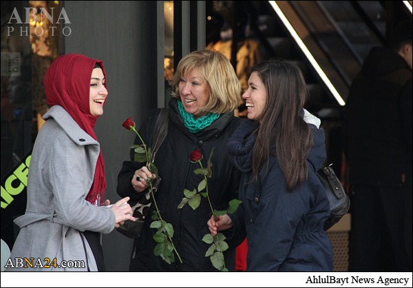 Muslime im holländischen Rotterdamm zeigen den Wahren Islam