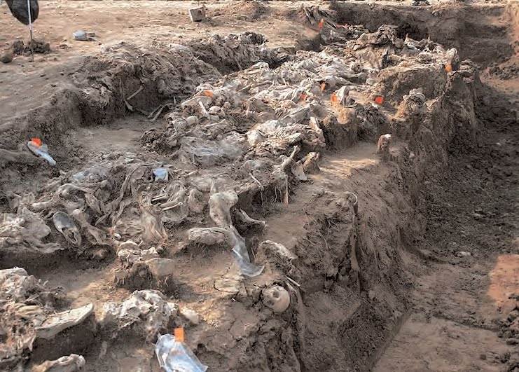 رصد محادثات لعناصر داعش تكشف دفن جثث قتلاهم في مقابر جماعية