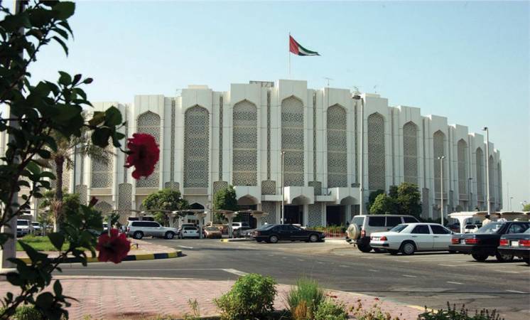 السلطات الإمارات تعتقل ثلاثة بريطانيين لمراقبتهم طائرات مدنية 