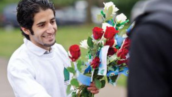 Une association musulmane de Montargis verbalisée pour avoir osé le dire avec des fleurs…
