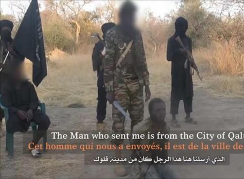 بوكو حرام التكفيرية تستنخ طريقة داعش وتذبح شخصين 