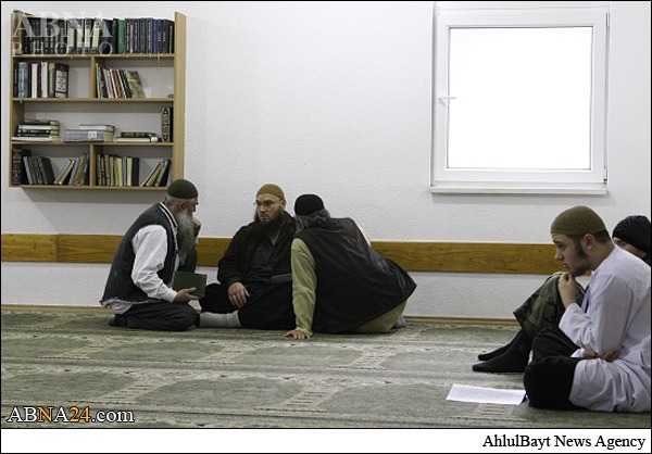 صور/ قرية بوسنية يسكنها سلفون باتت مركز تجنيد تكفيريين لداعش