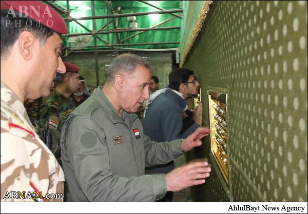 صور / وزير الدفاع العراقي يزور مرقد الامامين العسكريين في سامراء 