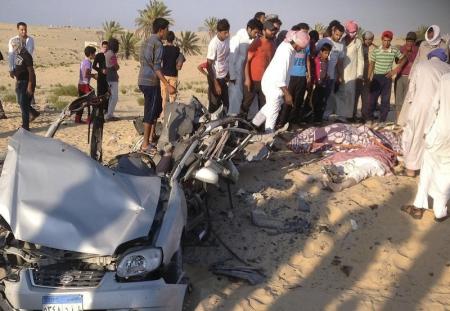 هجوم بسيارة مفخخة على معسكري للجيش المصري وإصابة 25 بسيناء