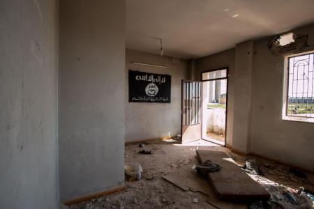 95 سجيناً يفرون من سجن لداعش شمال سوريا