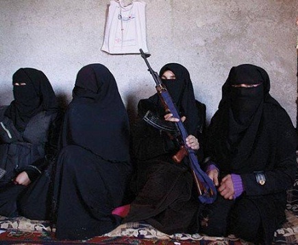 نساء واطفال اندونيسيون يستعدون للانضمام لداعش...في قبضة تركيا