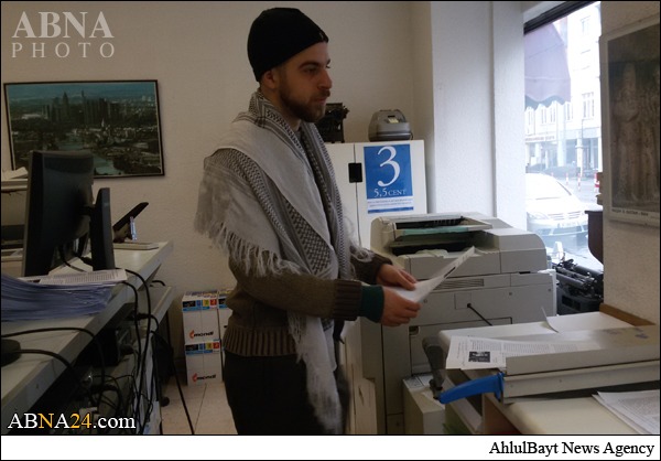 Photos: Supreme Leader's Message Distributed in Wetzlar, Germany