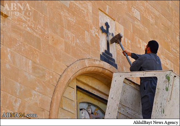 ISIL zerstört christliche Kirchen in Naynawa