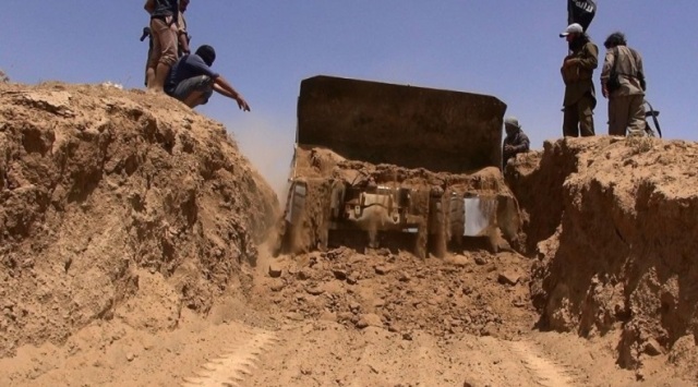 ISIS builds “Caliphate Wall” around Mosul, Iraq