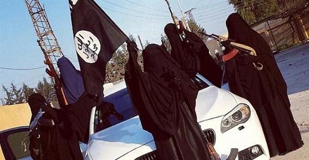 IŞİD Şimdi de Kadınlara Poz Verdirmeye Başladı! / Foto