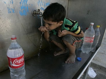 سرقة المياه: 70 ليتراً للفلسطيني مقابل 500 للإسرائيلي