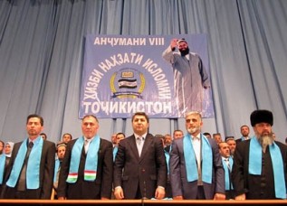 Имамы призвали закрыть Исламскую партию в Таджикистане