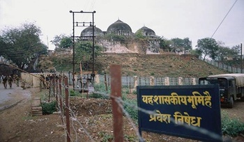 बाबरी मस्जिद मामले में आडवाणी को नोटिस जारी।