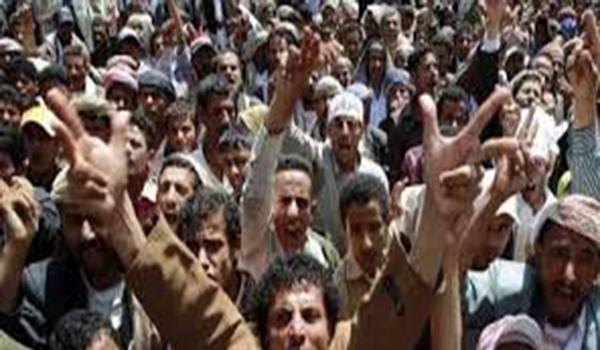تہران میں سعودی عرب کے سفارت خانے کے سامنے احتجاجی مظاہرہ