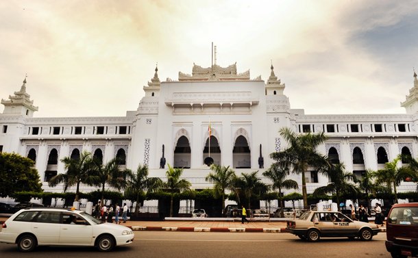 ရန္ကုန္တြင္ ဆုိးရြားစြာ ေရျပတ္လပ္မႈ စည္ပင္ႏွင့္လွ်ပ္စစ္ အျပန္အလွန္ အျပစ္တင္