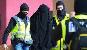 أسبانيا تحتجز سيدة مغربية أرادت إرسال إبنيها التوأم للقتال بسوريا