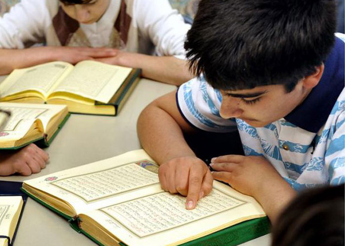 مسلمو إسبانيا يطالبون بتعليم الإسلام في المدارس لمنع التطرف