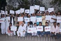 यमन पर सऊदी अरब के हमलों के विरूद्ध दिल्ली में विरोधप्रदर्शन।