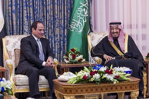الرئيس المصري مستمر في ابتزاز “السعودية”.. وتحريض مؤيديه لشتم الملك سلمان