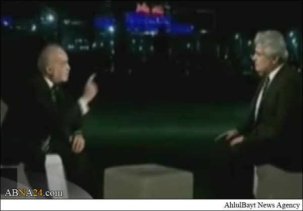فيديو/ إبراهيم الجعفري يحتج بسبايكر ردا على المقدم المصري الذي يتهم الحشد الشعبي بالإعتداء