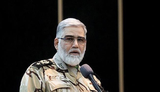 أول روبوت ايراني يحمل صاروخين