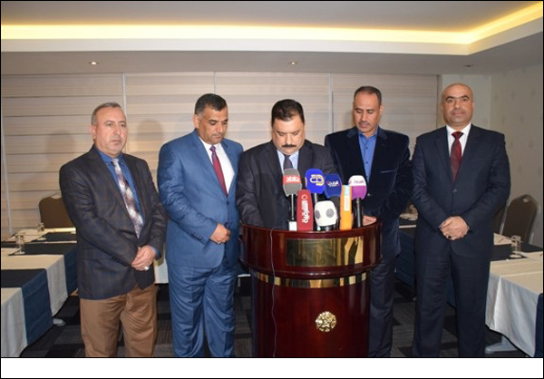 مجلس الانبار يتهم أمريكا باستخدام "العصا والجزرة" ويطالب بترك القصف للطيران العراقي