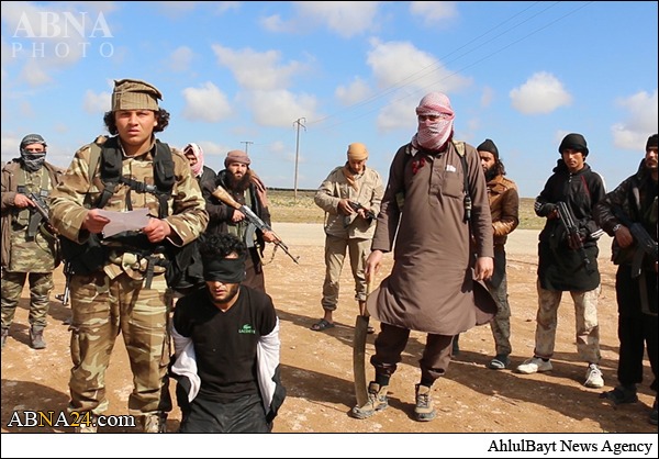 Photos: ISIS beheads a syrian man (+18)
