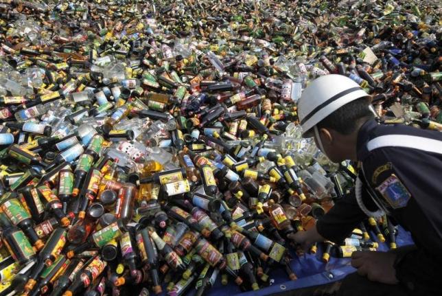 Indonesian Islamic parties seek ban on alcohol consumption