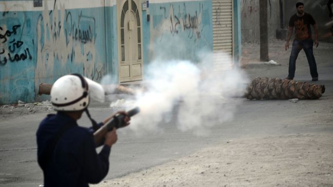 Bahraini peaceful protesters under regime's tear gas