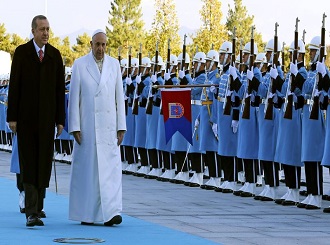 Papa da aldattı