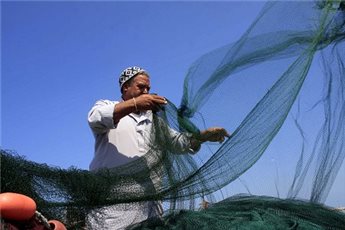 Israeli navel forces open fire at Gaza fishermen