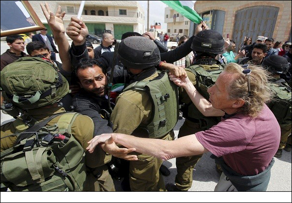 قوات الاحتلال تعتقل عددا من الفلسطينيين في يوم الأسير