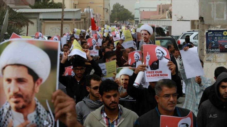 “Los Manifestantes Bahreiníes Exigen la liberación del Sheij Ali Salman”