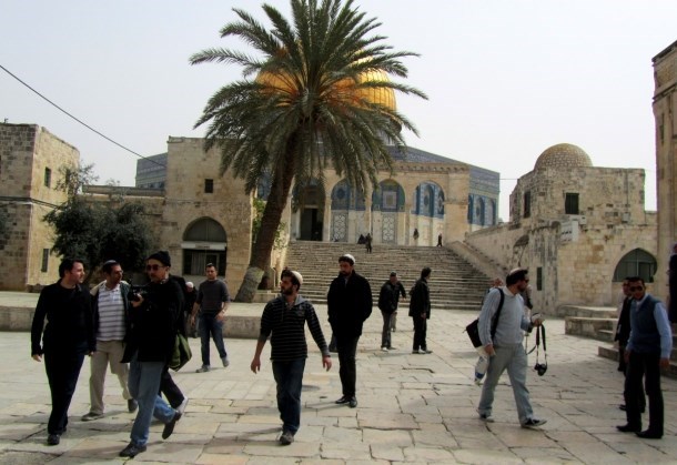 Tension rises in Aqsa Mosque after an Israeli policeman assaulted a Jerusalemite woman