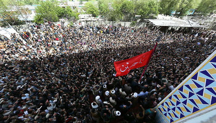 Raising banner of Imam Hussein In northern Pakistan / Pics