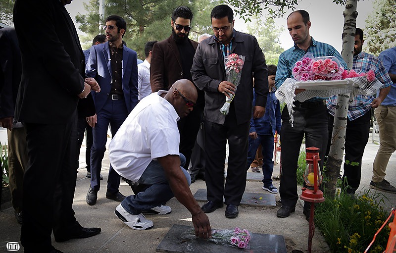 Photos: World greatest bodybuilder 'Ronnie Coleman' pay tribute to Iranian Martyrs