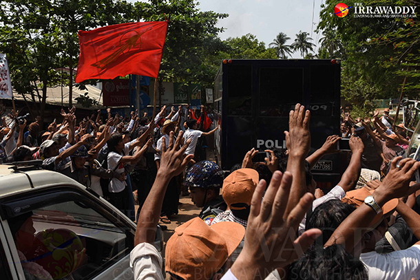 ဖမ္းဆီးထားသည့္ ေက်ာင္းသား ၃ ဦးကုိ ပုဒ္မ ၁၈ ျဖင့္ ထပ္မံ တရားစဲြ