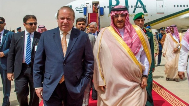 ریاض میں سعودی بادشاہ اور نواز شریف کی ملاقات