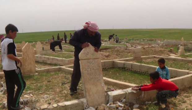 ISIS obliges Syrians to destroy tombstones