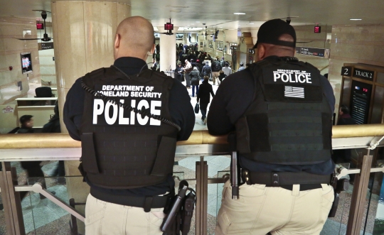 2 U.S. agencies warn on imminent ISIS attack