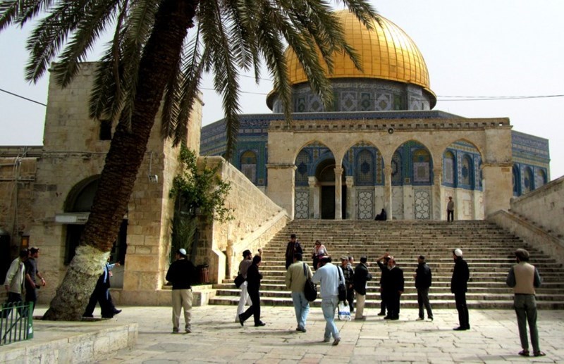 Jewishe extremist groups storm Aqsa Mosque under tight security measures