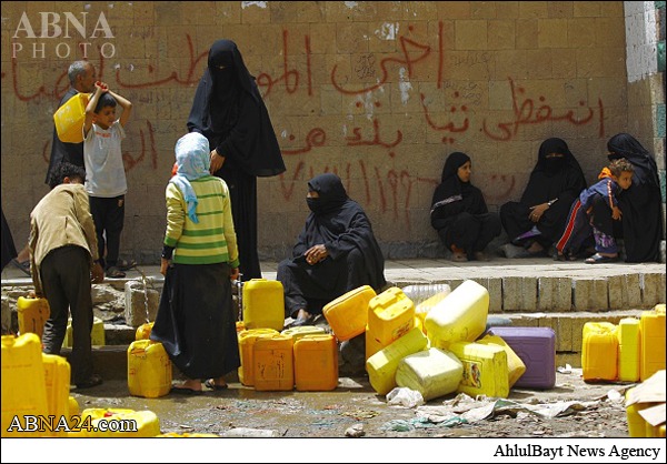 Photos: Yemeni people suffering from shortage of drinking water
